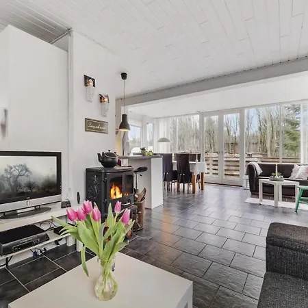 Two-bedroom In Holiday home *